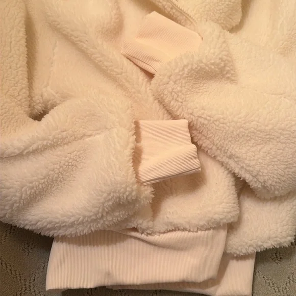 Alo Foxy Sherpa jacket - Picture 7 of 8